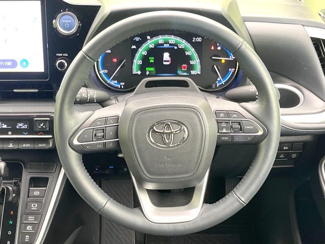 TOYOTA VOXY HYBRID 2022