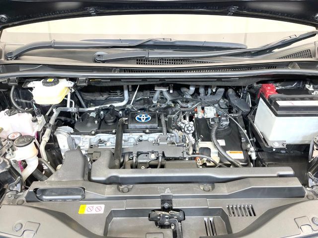 TOYOTA VOXY HYBRID 2022