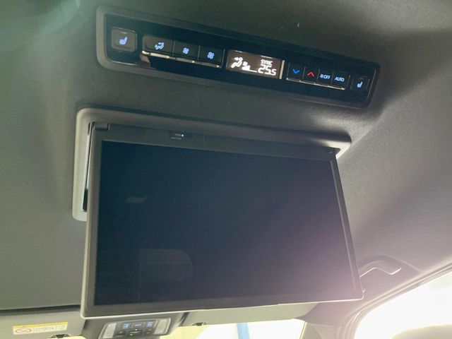 TOYOTA NOAH 4WD 2023