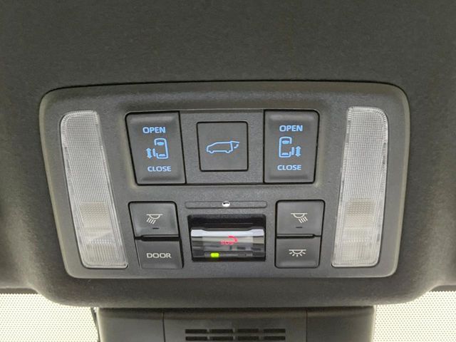 TOYOTA NOAH 4WD 2023