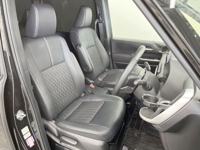 TOYOTA NOAH 4WD 2023