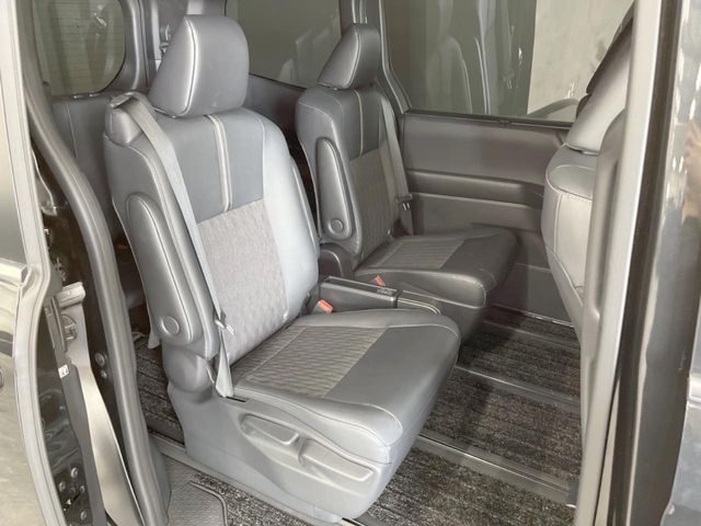 TOYOTA NOAH 4WD 2023