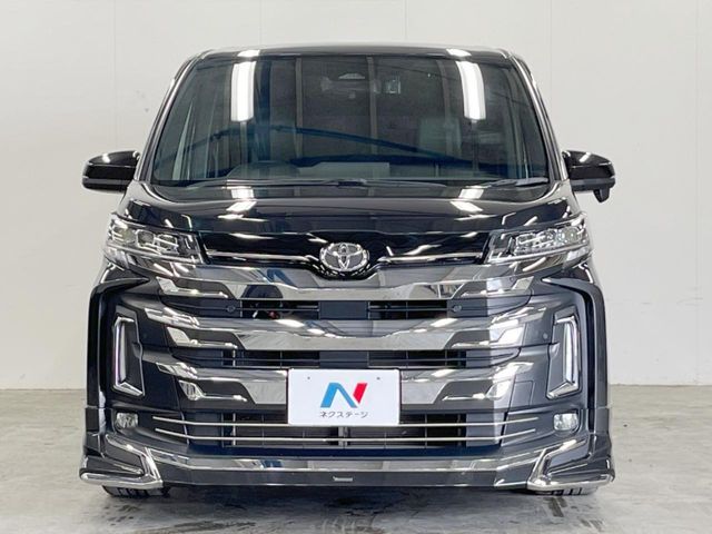 TOYOTA NOAH 4WD 2023