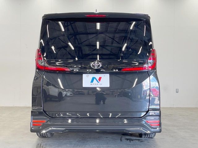 TOYOTA NOAH 4WD 2023