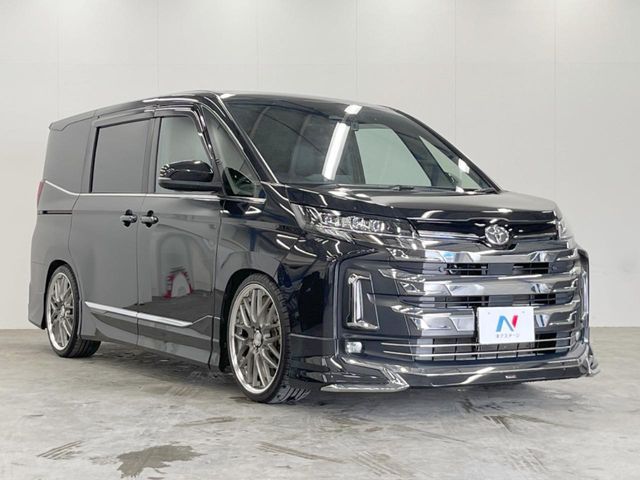 TOYOTA NOAH 4WD 2023