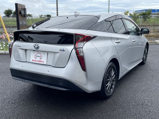 TOYOTA PRIUS 2018