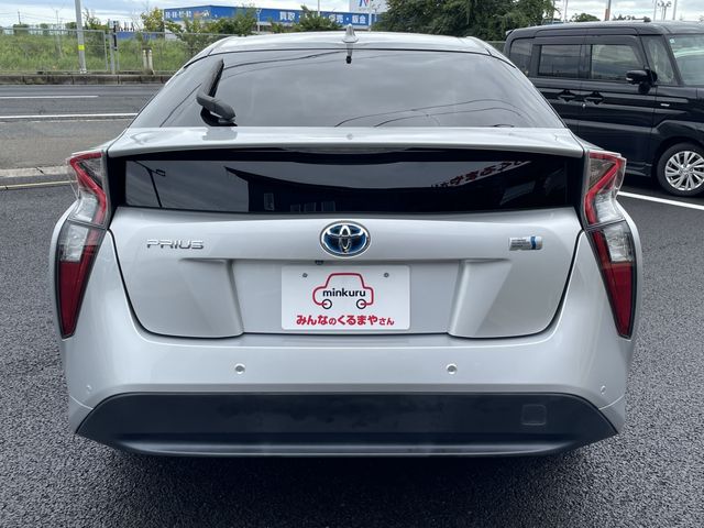 TOYOTA PRIUS 2018