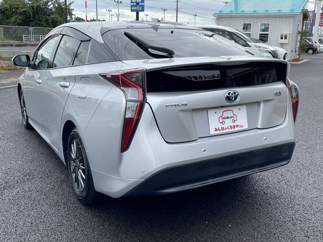 TOYOTA PRIUS 2018