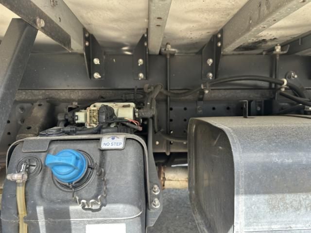 MITSUBISHI CANTER 2021