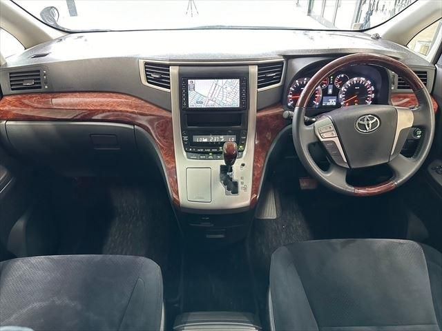 TOYOTA VELLFIRE 2009