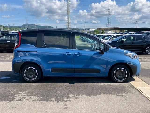 TOYOTA SIENTA HYBRID 2023