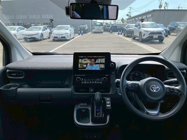 TOYOTA SIENTA HYBRID 2023