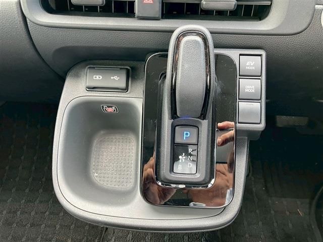 TOYOTA SIENTA HYBRID 2023