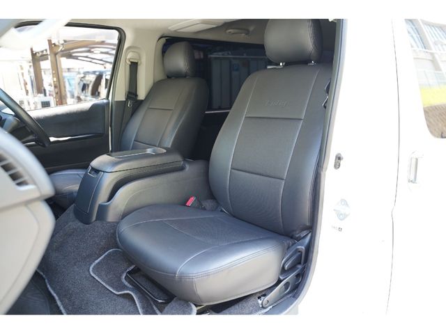 TOYOTA REGIUSACE van 4WD 2014