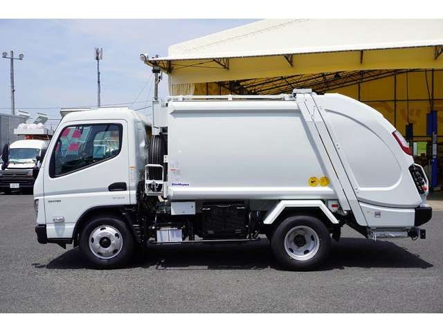 MITSUBISHI CANTER 2025