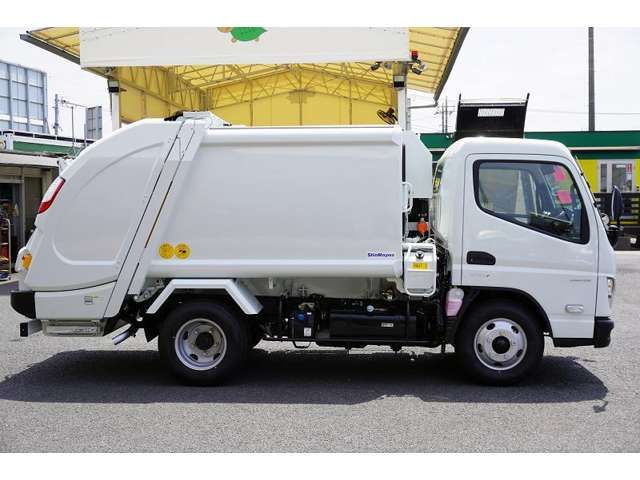 MITSUBISHI CANTER 2025