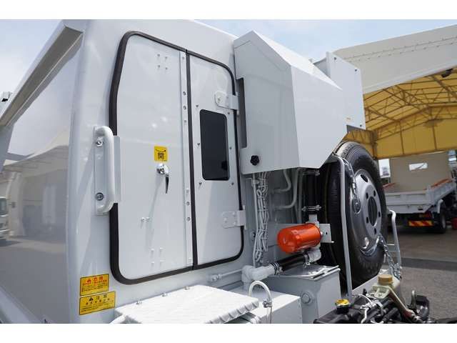 MITSUBISHI CANTER 2025