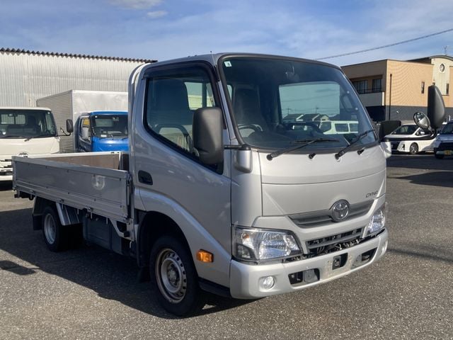 TOYOTA DYNA 2020