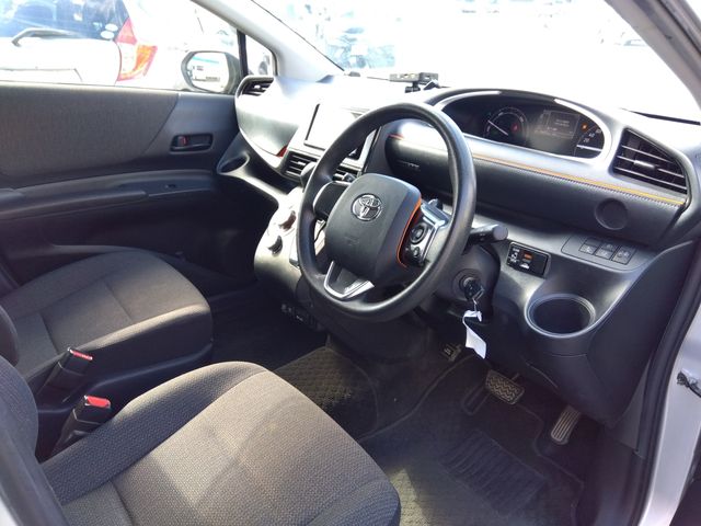 TOYOTA SIENTA HYBRID 2022