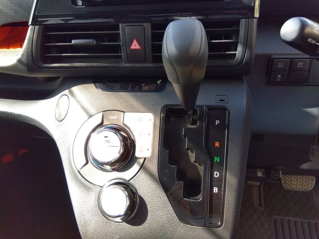 TOYOTA SIENTA HYBRID 2022