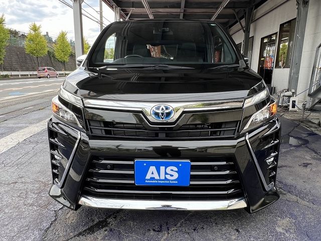 TOYOTA VOXY HYBRID 2021