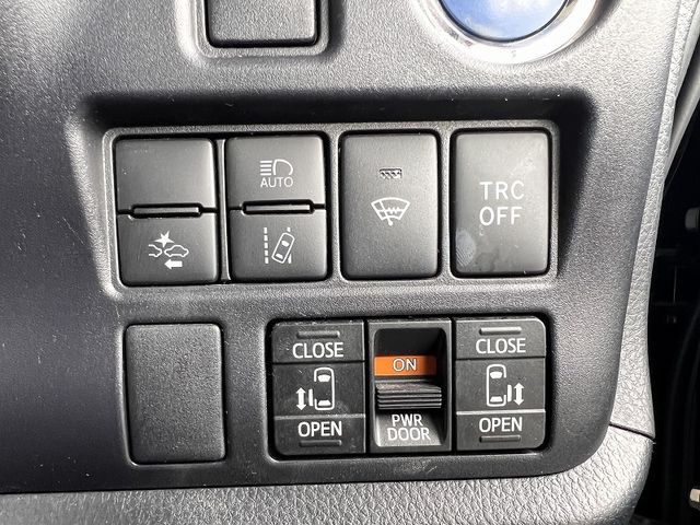 TOYOTA VOXY HYBRID 2021