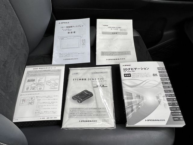 TOYOTA VOXY HYBRID 2021