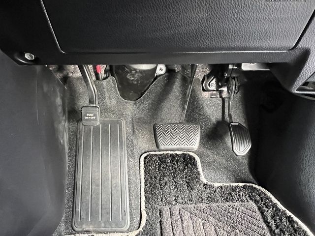 TOYOTA VOXY HYBRID 2021