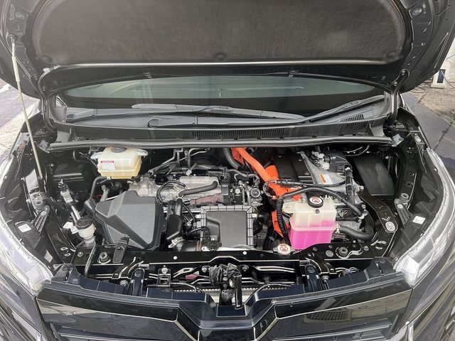 TOYOTA VOXY HYBRID 2021