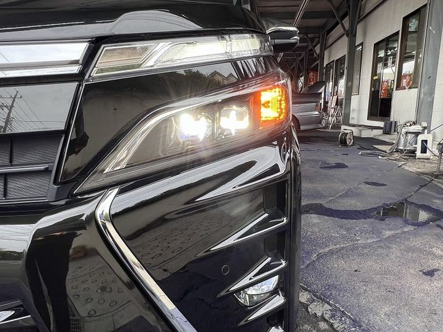 TOYOTA VOXY HYBRID 2021