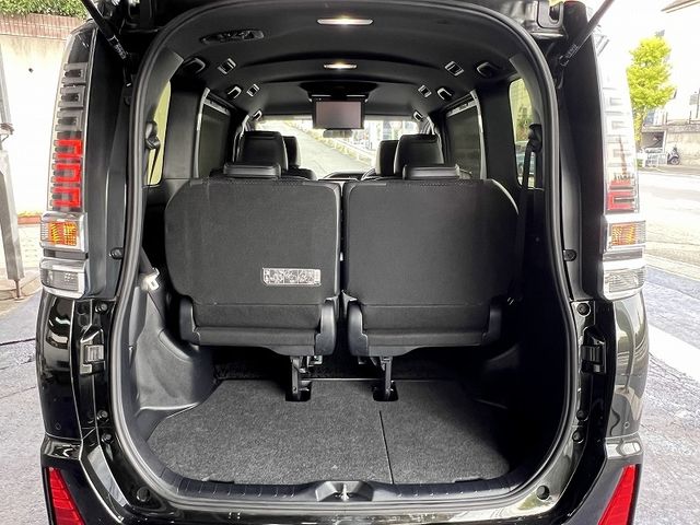 TOYOTA VOXY HYBRID 2021