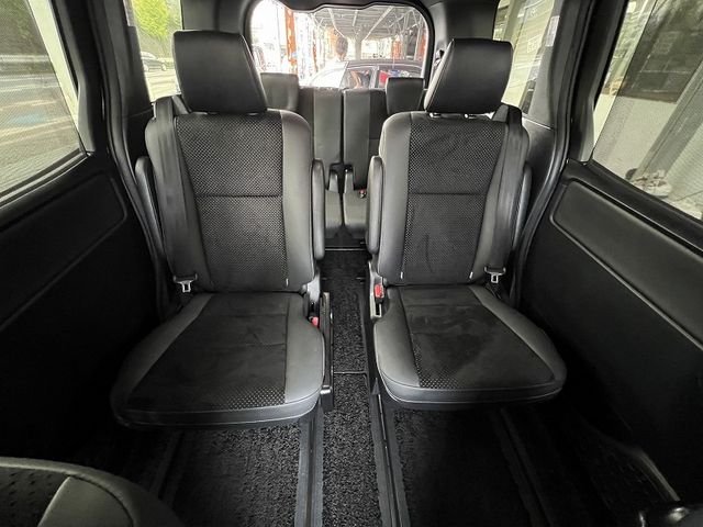 TOYOTA VOXY HYBRID 2021