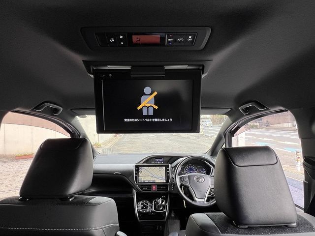 TOYOTA VOXY HYBRID 2021