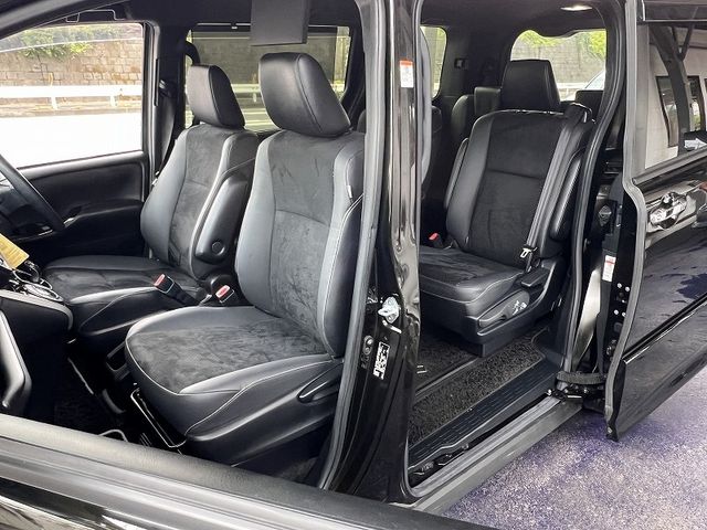 TOYOTA VOXY HYBRID 2021