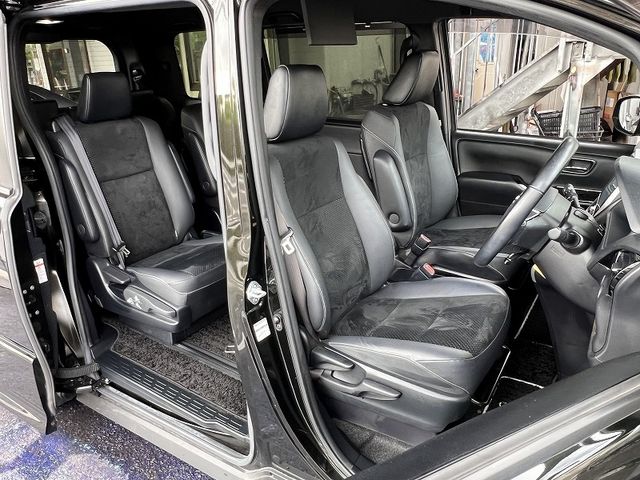 TOYOTA VOXY HYBRID 2021