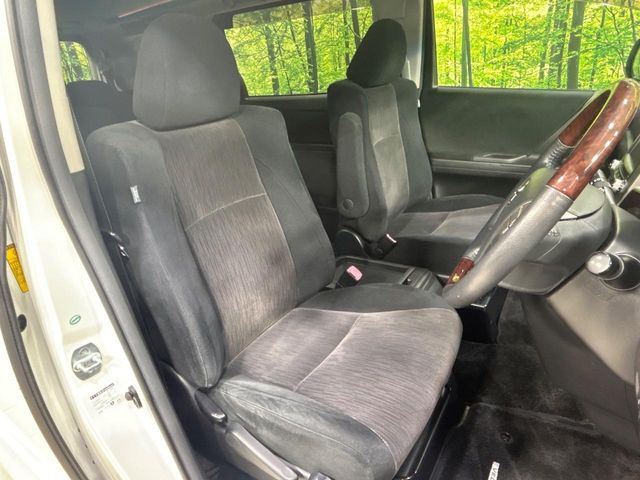 TOYOTA VELLFIRE 2013