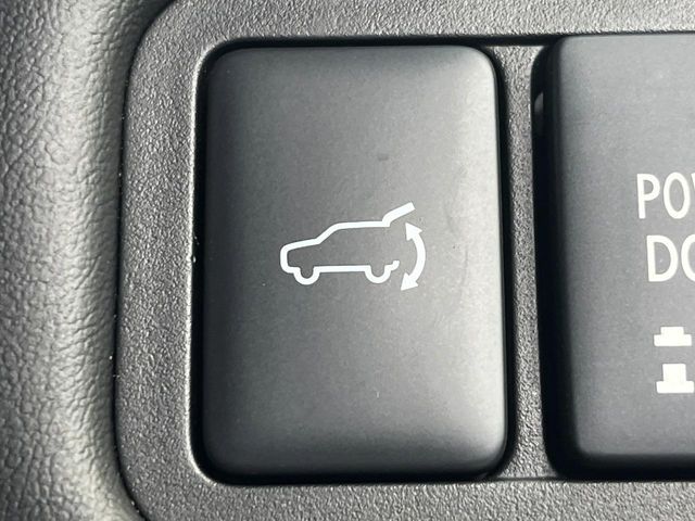 MITSUBISHI DELICA D:5 4WD 2023