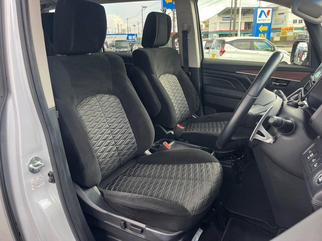 MITSUBISHI DELICA D:5 4WD 2023