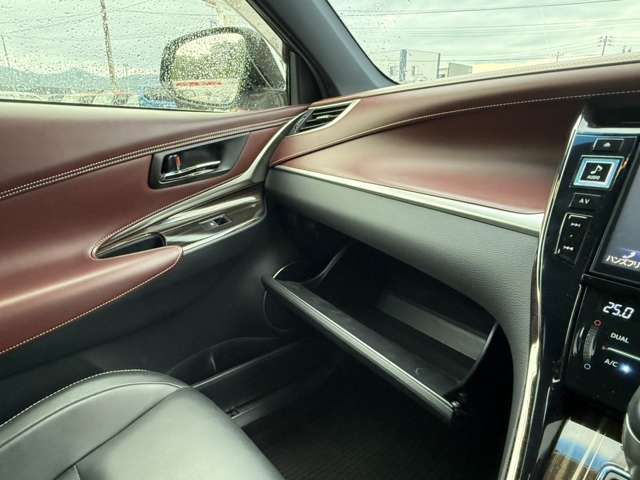 TOYOTA HARRIER 4WD 2014