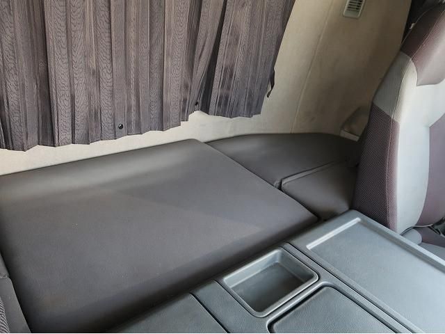 MITSUBISHI FUSOU SUPER GREAT 2014