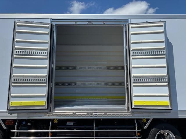 MITSUBISHI FUSOU SUPER GREAT 2025