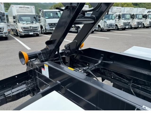 MITSUBISHI FUSOU FIGHTER 2025