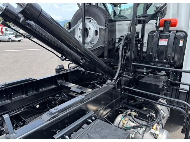 MITSUBISHI FUSOU FIGHTER 2025