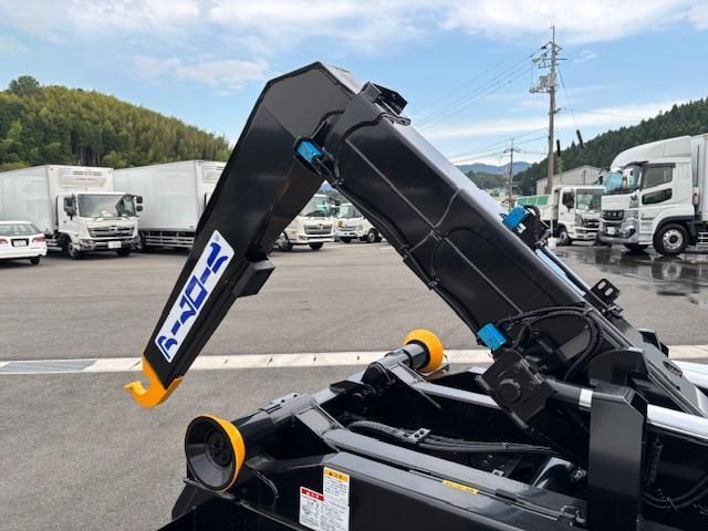 MITSUBISHI FUSOU FIGHTER 2025