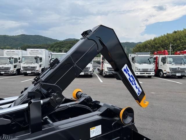 MITSUBISHI FUSOU FIGHTER 2025