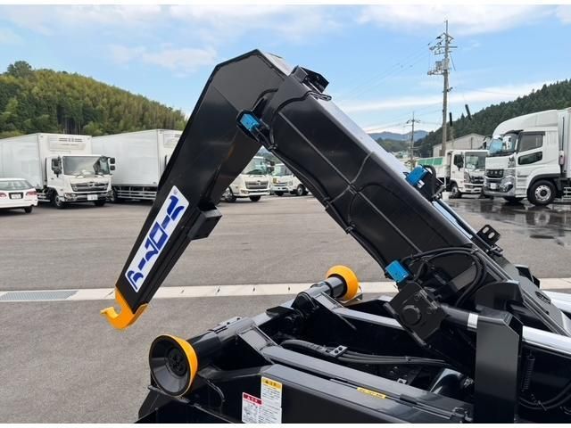 MITSUBISHI FUSOU FIGHTER 2025