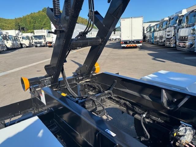 MITSUBISHI FUSOU FIGHTER 2025