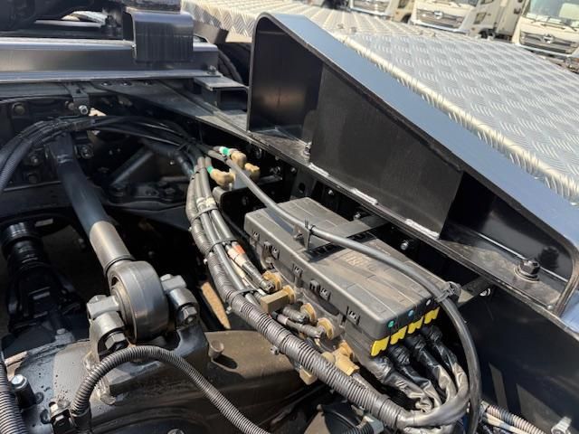 MITSUBISHI FUSOU SUPER GREAT 2025