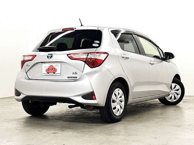 TOYOTA VITZ HYBRID 2017