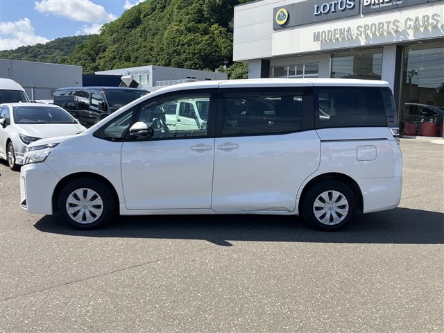 TOYOTA VOXY 4WD 2018